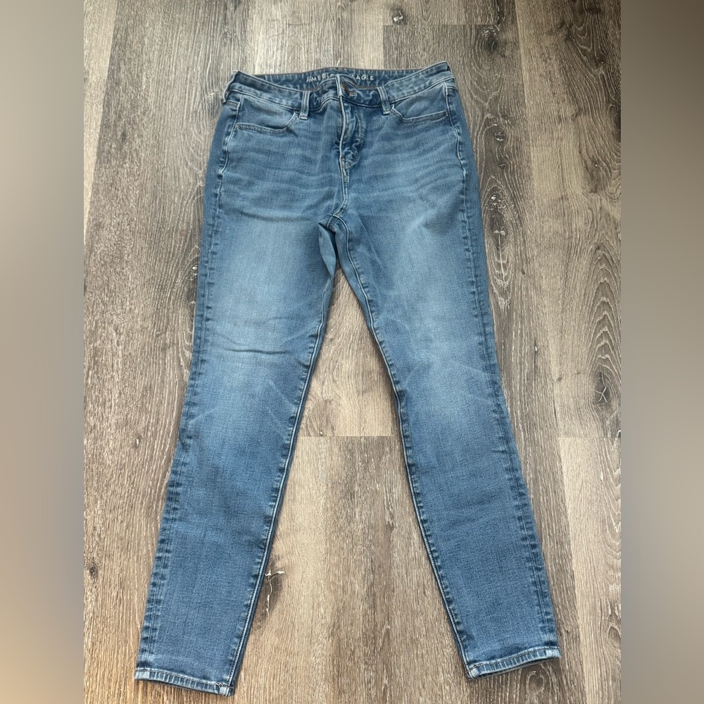American Eagle Outfitters Light Wash Skinny Jeans